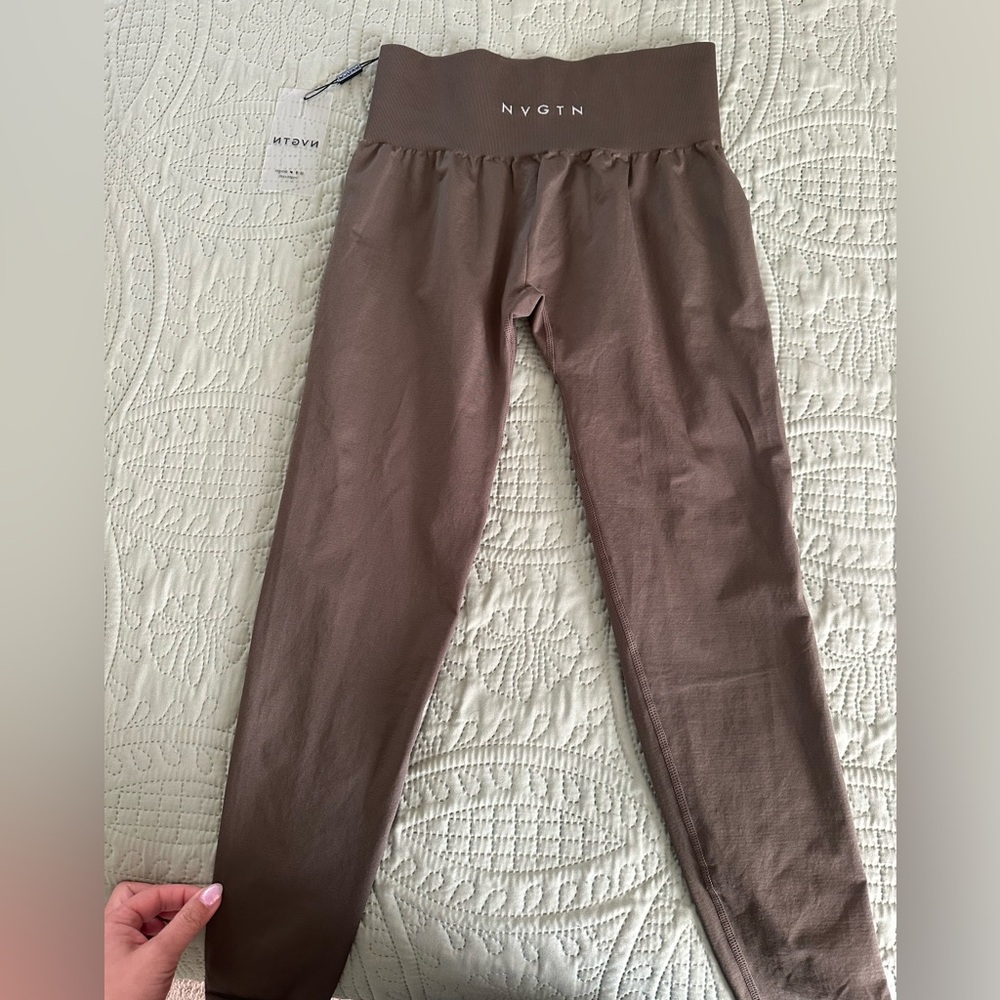 NVGTN Olive solid seamless leggings NWT 💚🤎